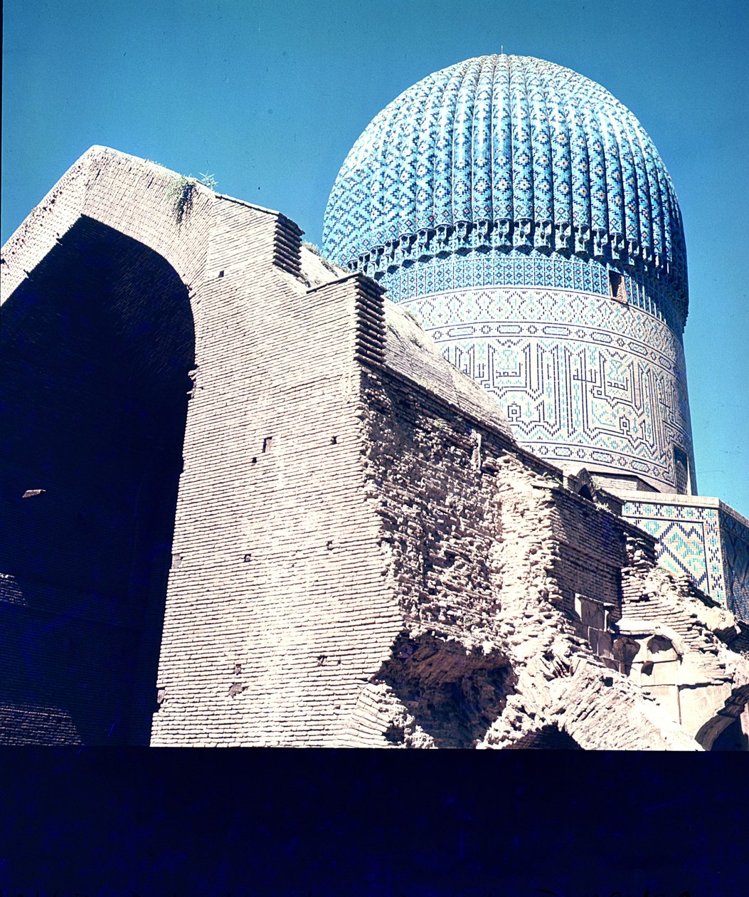 Utsikt över kupolen, Timuridperioden, c.1403 av Islamic School