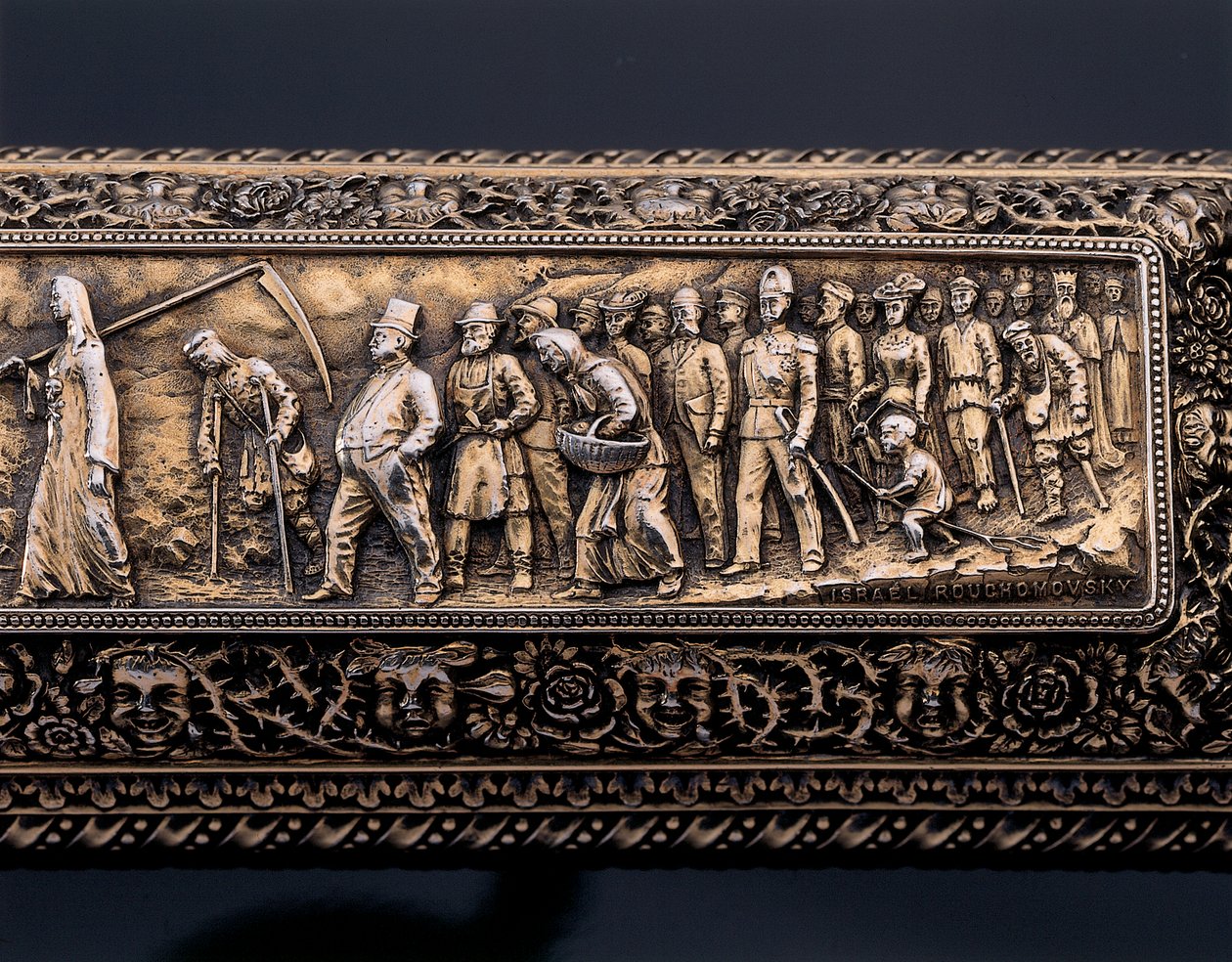 Detalj av ett miniatyr mänskligt skelett och sarkofag av Israel Rouchomovsky