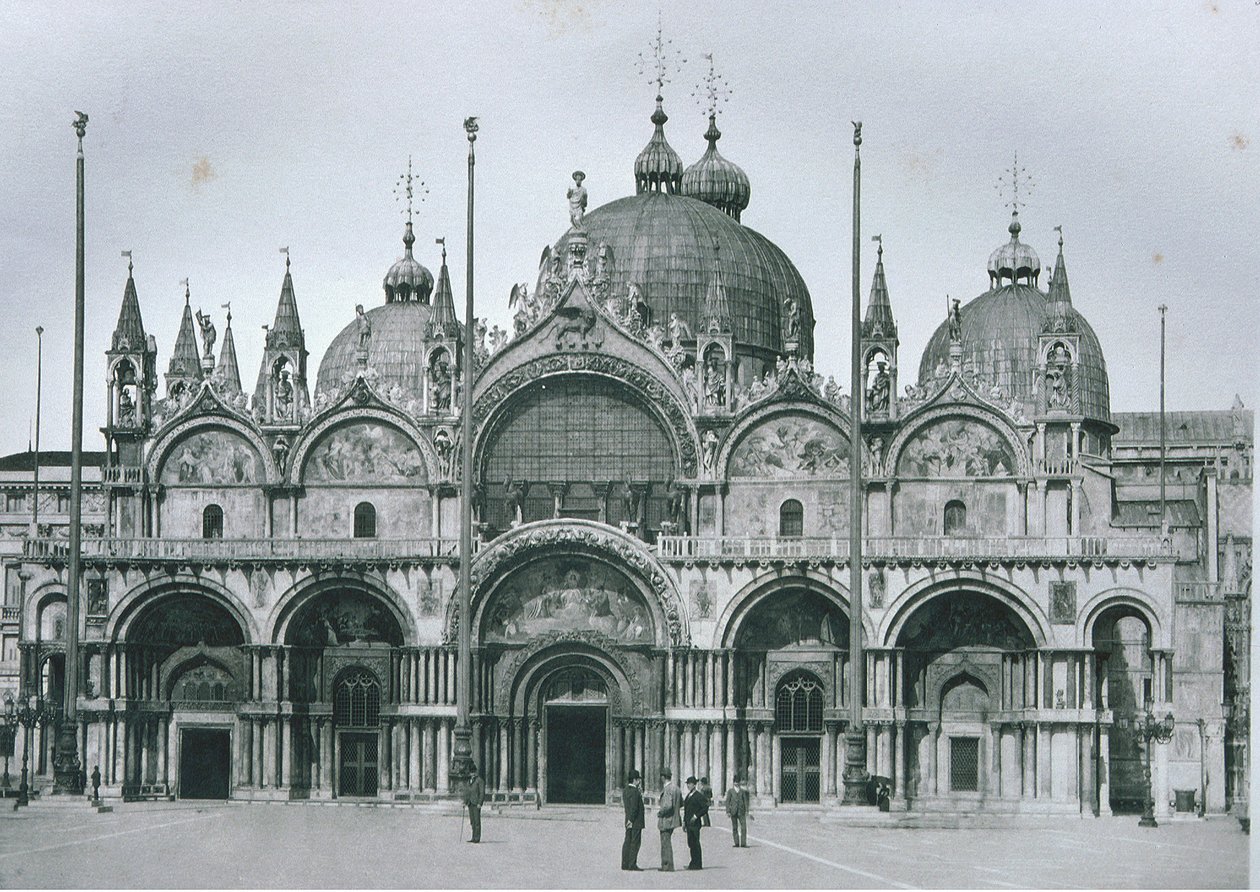 Utsikt över Basilica di San Marco av Italian Photographer