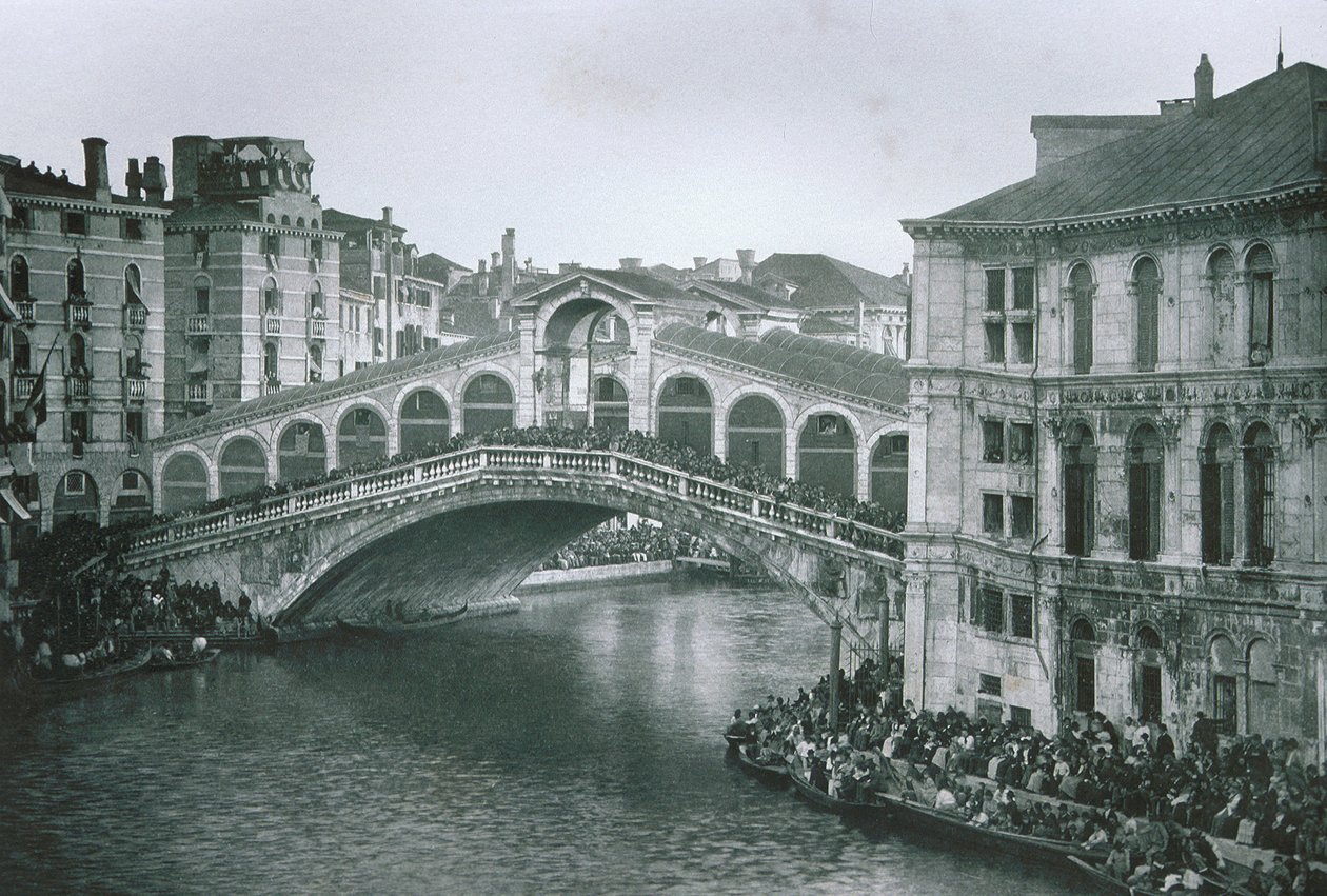 Utsikt över Rialtobron av Italian Photographer