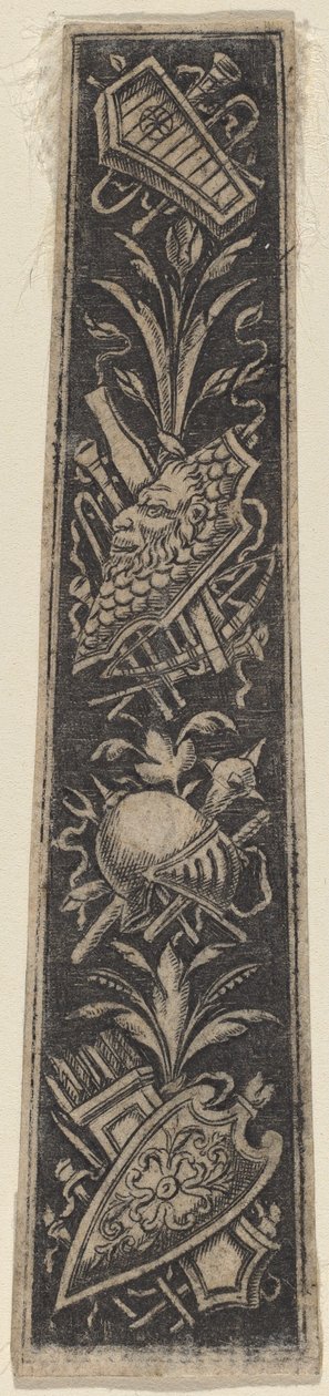 Prydnadsplatta med rustningar och musikinstrument av Italian 18th or 19th Century