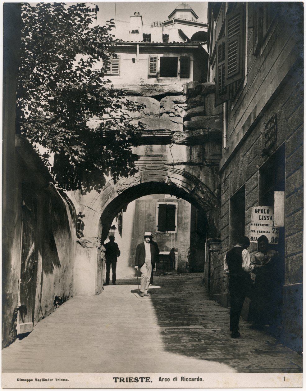 Arch of Riccardo, ata na saunia e Giuseppe Maylander, Trieste, Friuli-Venezia Giulia, Italia, ca 1910swed av Italian Photographer