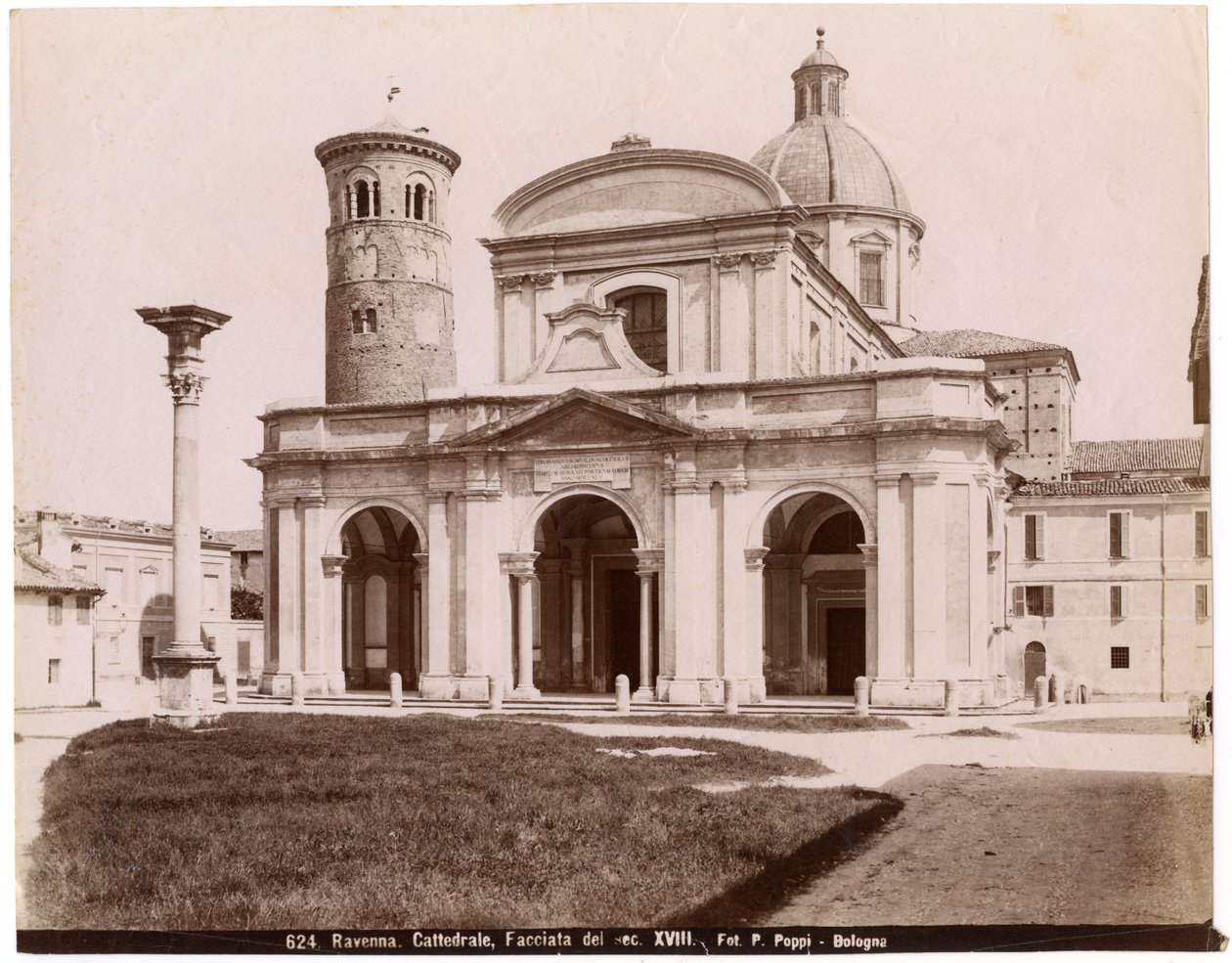 Cathedral of Resurrection of Our Lord Jesus Christ, Ravenna, Emilia-Romagna, Italien, fotografi av Pietro Poppi, Bologna, ca 1900 av Italian Photographer