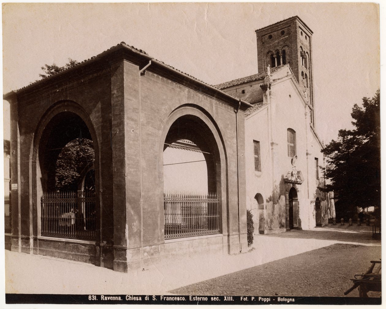Franciskuskyrkan, Ravenna, Emilia-Romagna, Italien, fotografi av Pietro Poppi, Bologna, ca 1900 av Italian Photographer