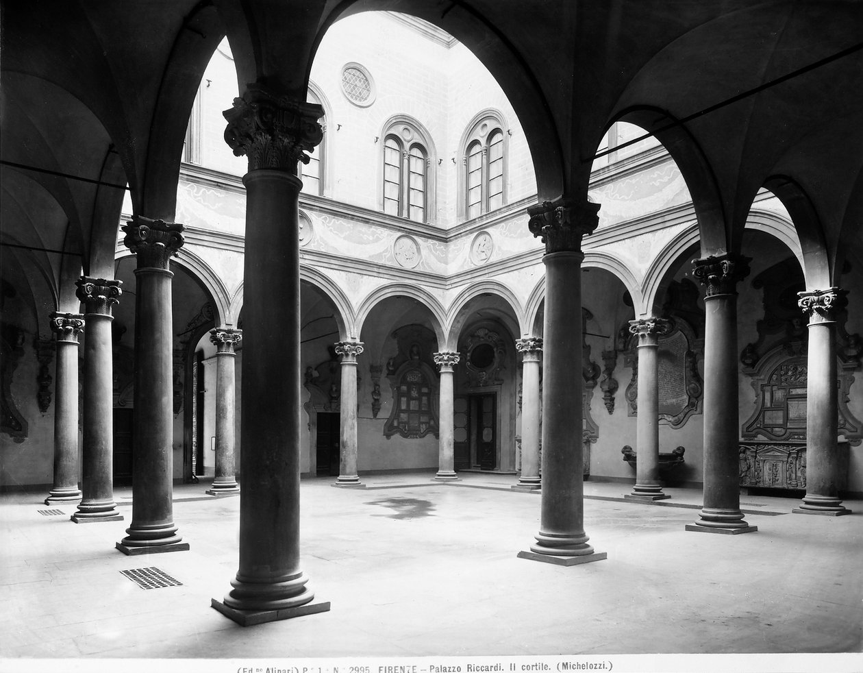 Gården till Palazzo Medici Riccardi, Florens, Italien, ca 1890 (s/v foto) av Italian Photographer
