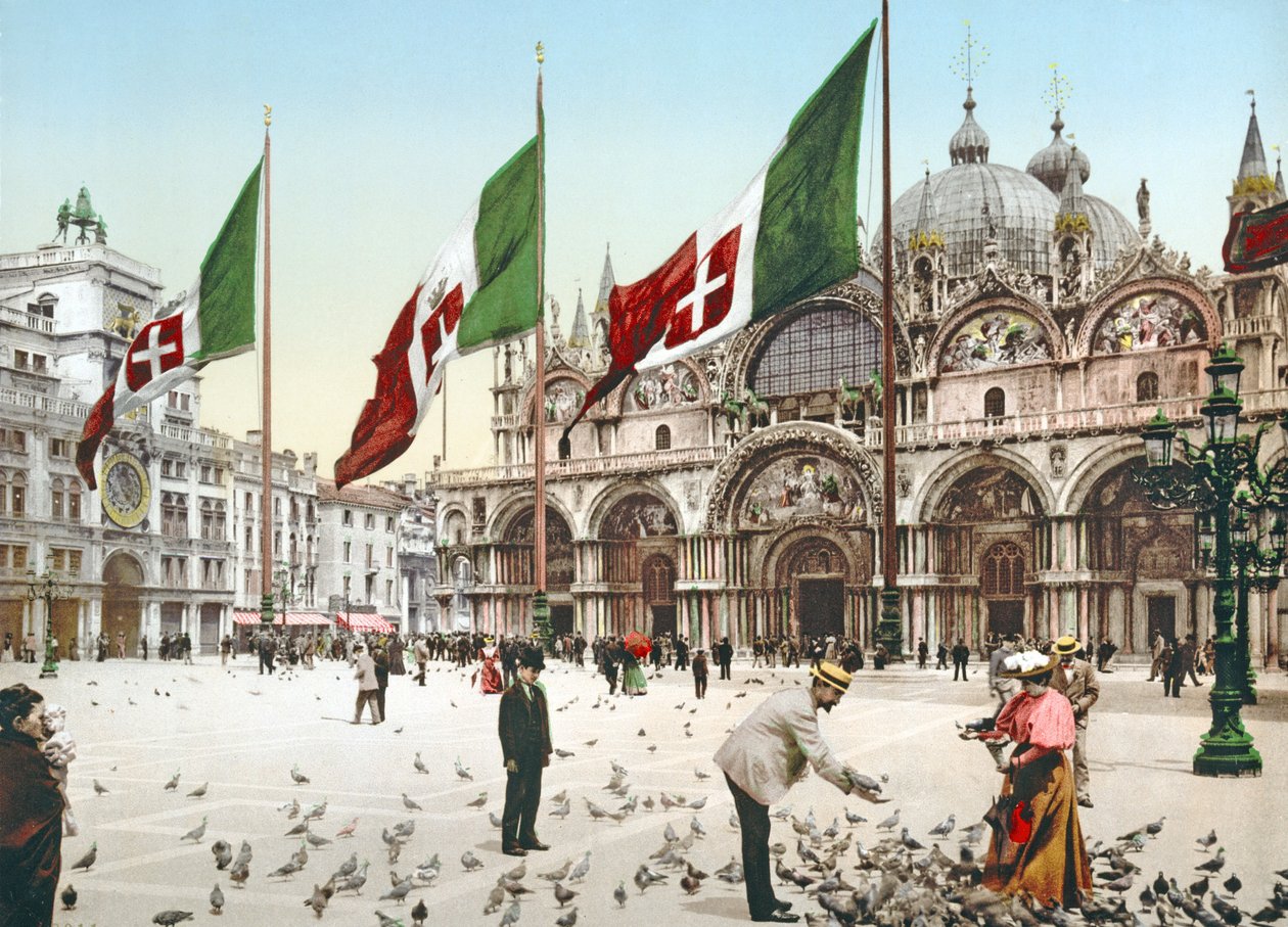 Mata duvorna på Markusplatsen, Venedig, ca 1900 av Italian Photographer