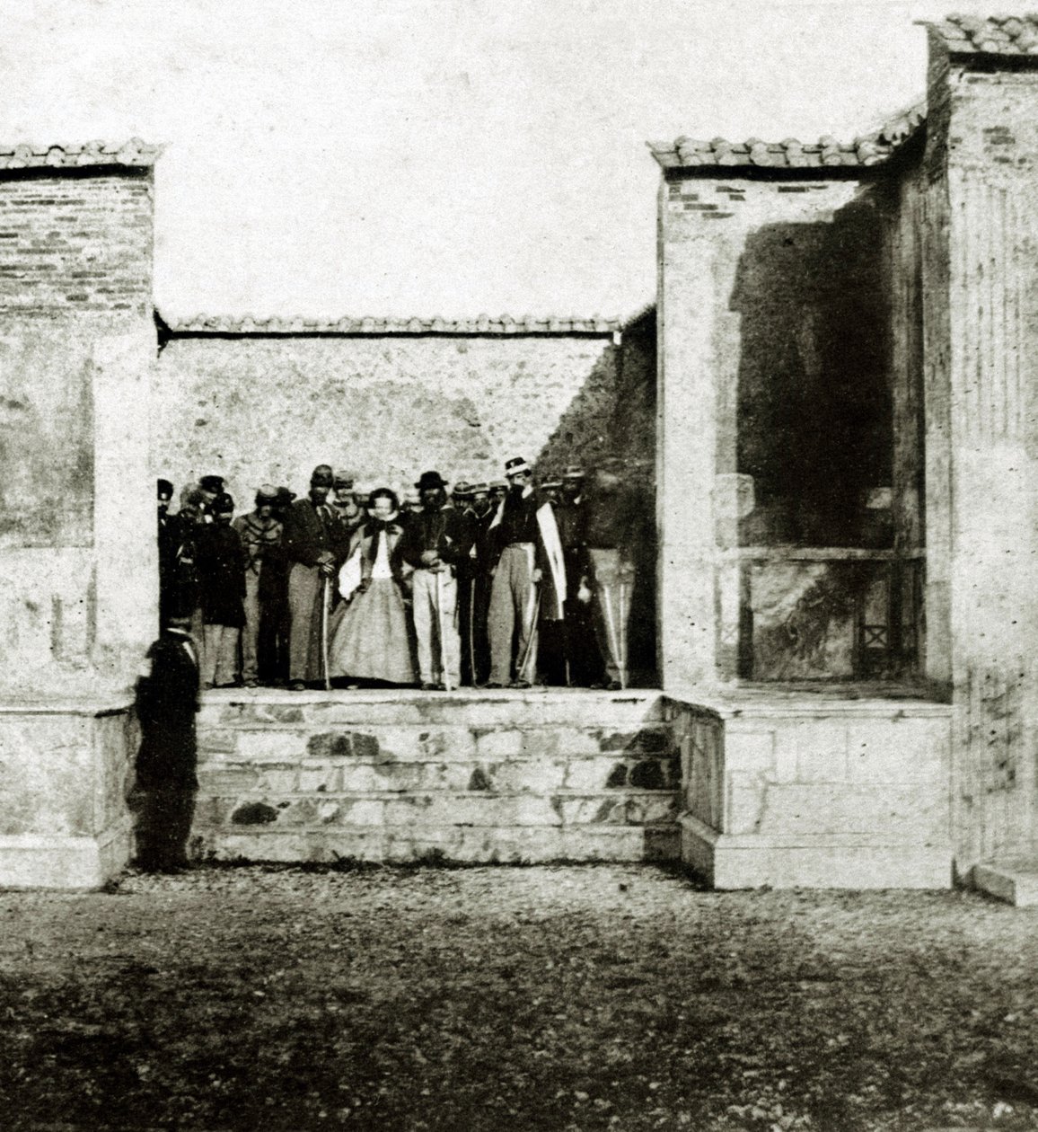 Giuseppe Garibaldi med Giuseppe Fiorelli på besök i Pompeji av Italian Photographer