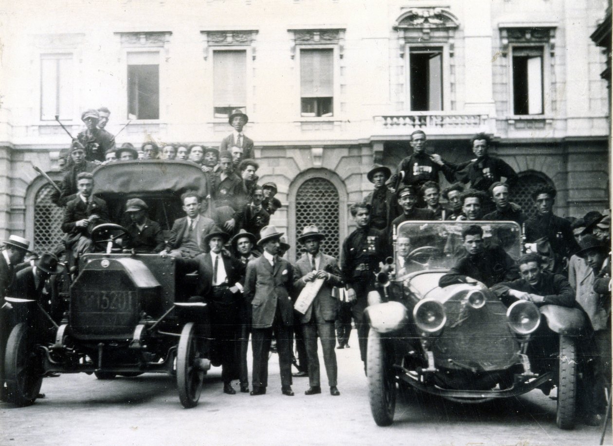 Milano, 3 och 4 augusti 1922. Fascisternas reaktion på strejken. Actionteam på Scala Square. av Italian Photographer