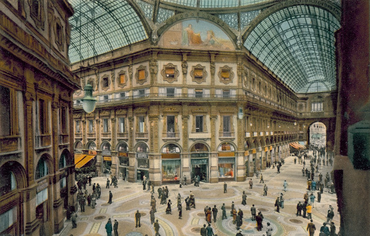Milano / Milano: Interiör från Galleria Vittorio Emanuele II (färgfoto) av Italian Photographer