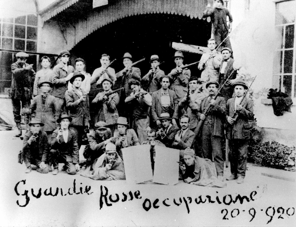 Ockupation av en fabrik av de italienska kommunisterna 1920. av Italian Photographer