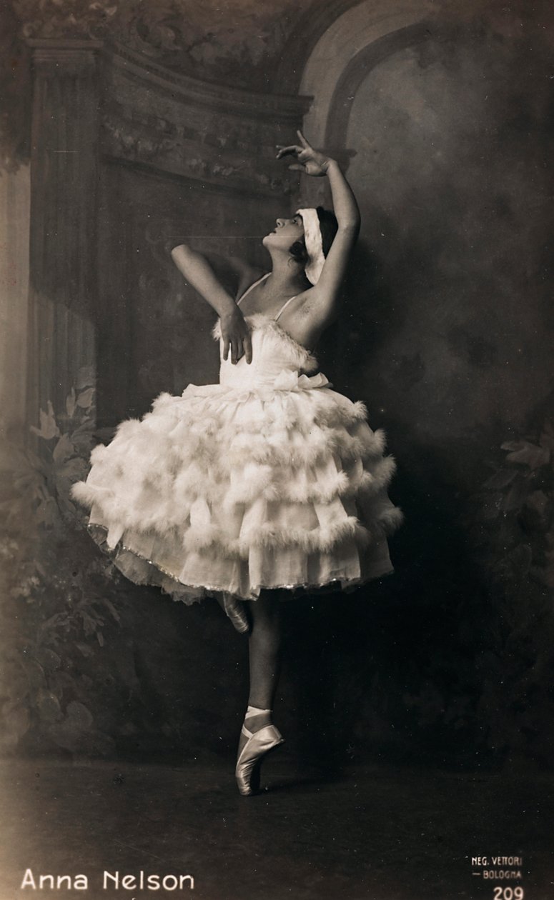 Porträtt av en ballerina, vykort; stödet innehåller indikationen "Anna Nelson" av Italian Photographer