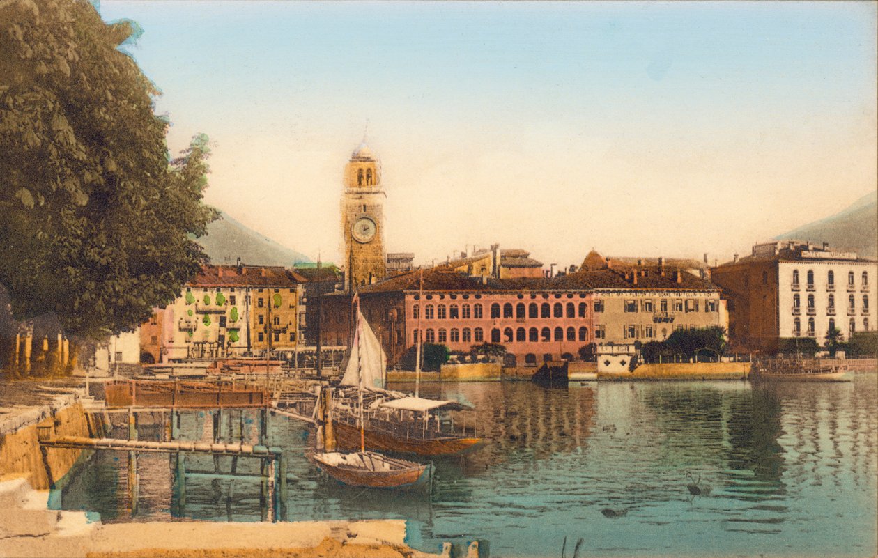 Riva, Gardasjön (färgfoto) av Italian Photographer