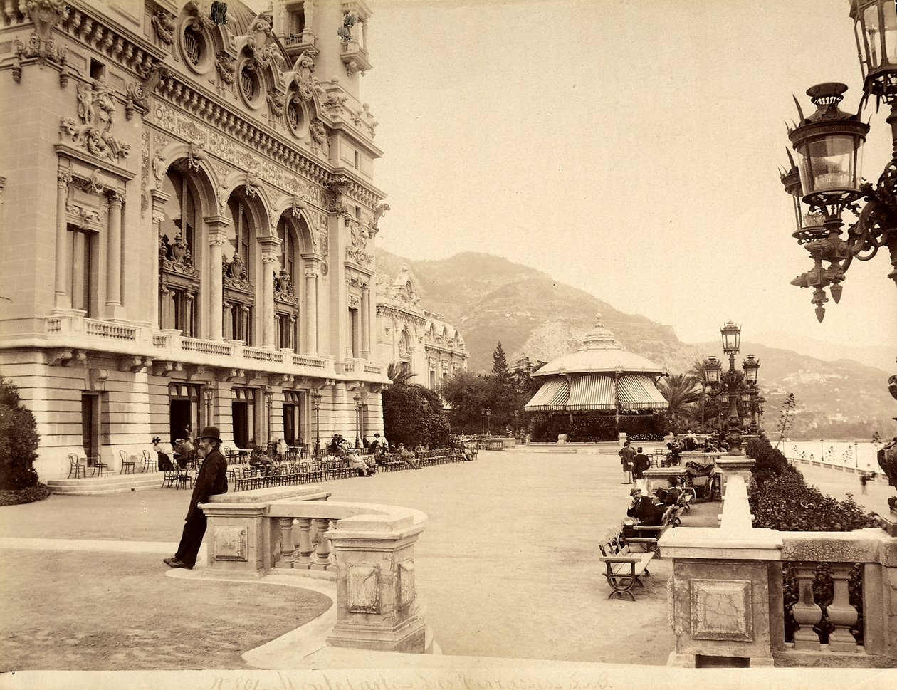 Terrassen vid havet nära kasinot i Monte Carlo, i Monaco av Italian Photographer