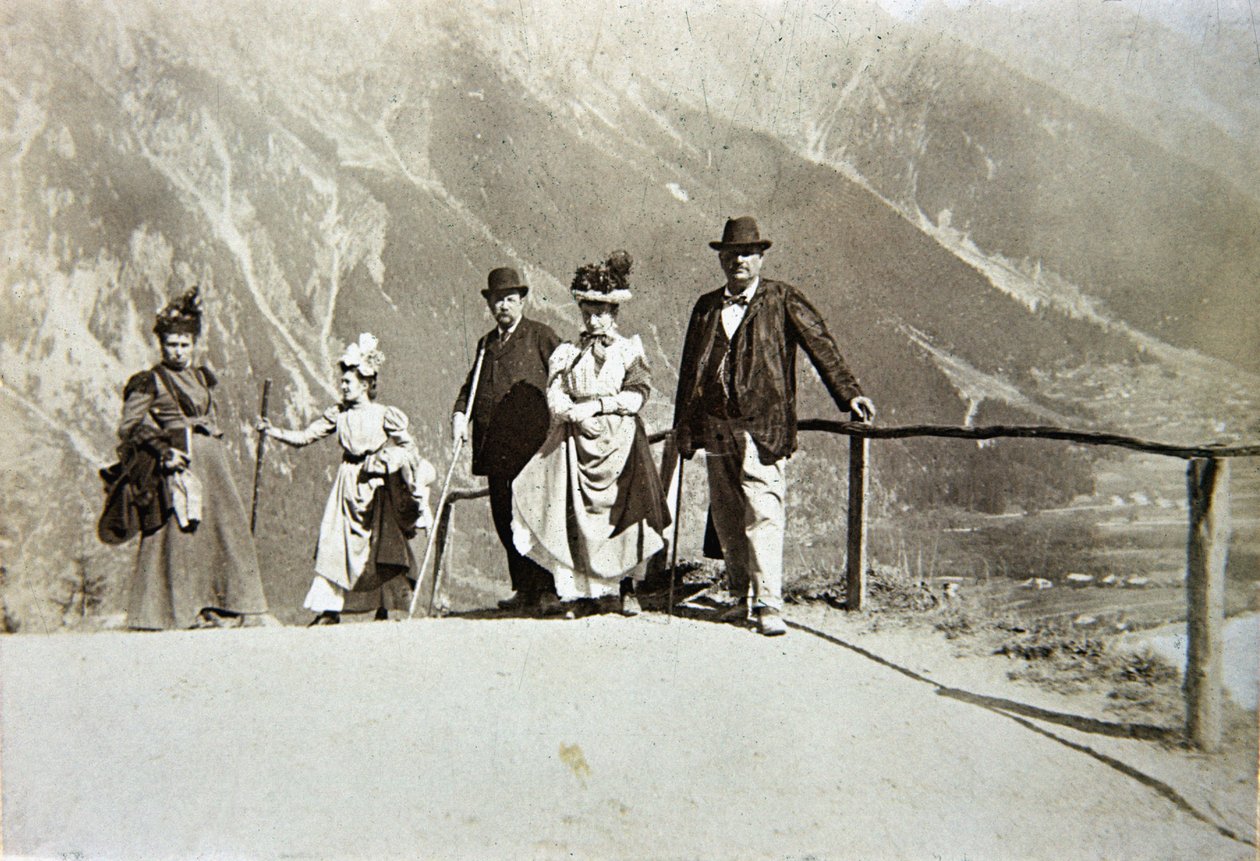 Turister i bergen, Italien, ca 1895 (sepiafoto) av Italian Photographer