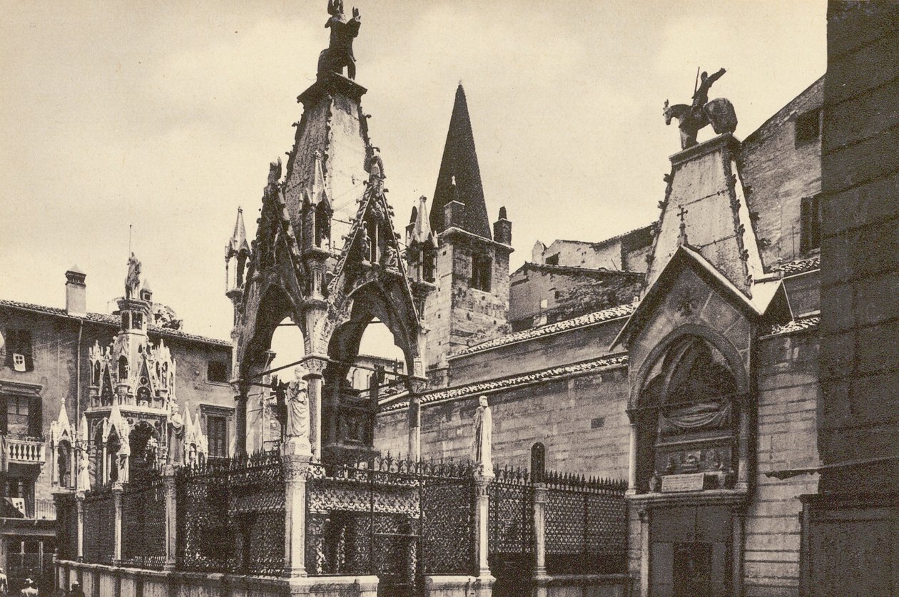 Verona: Scaligeri-graven (svartvitt foto) av Italian Photographer