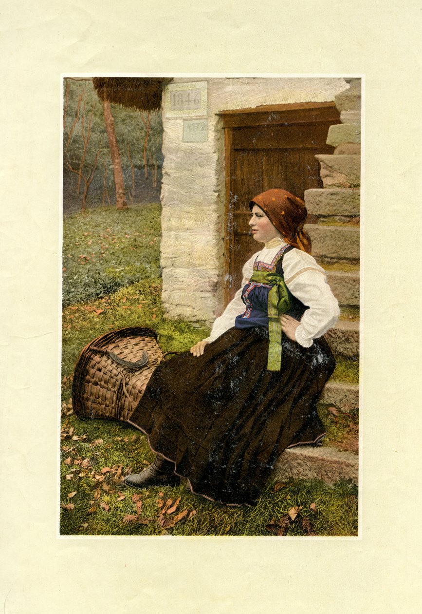 Kvinna i traditionell klädedräkt med stor korg på marken bredvid sig, Sabbia, Piemonte, foto av V M av Italian Photographer