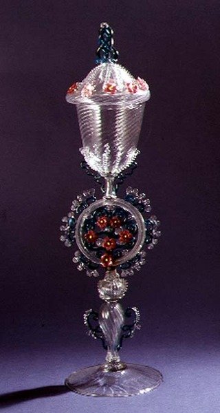 Färglös bägare med utarbetad färgad stjälk av Salviati & Co., 1869 (glas) av Italian School