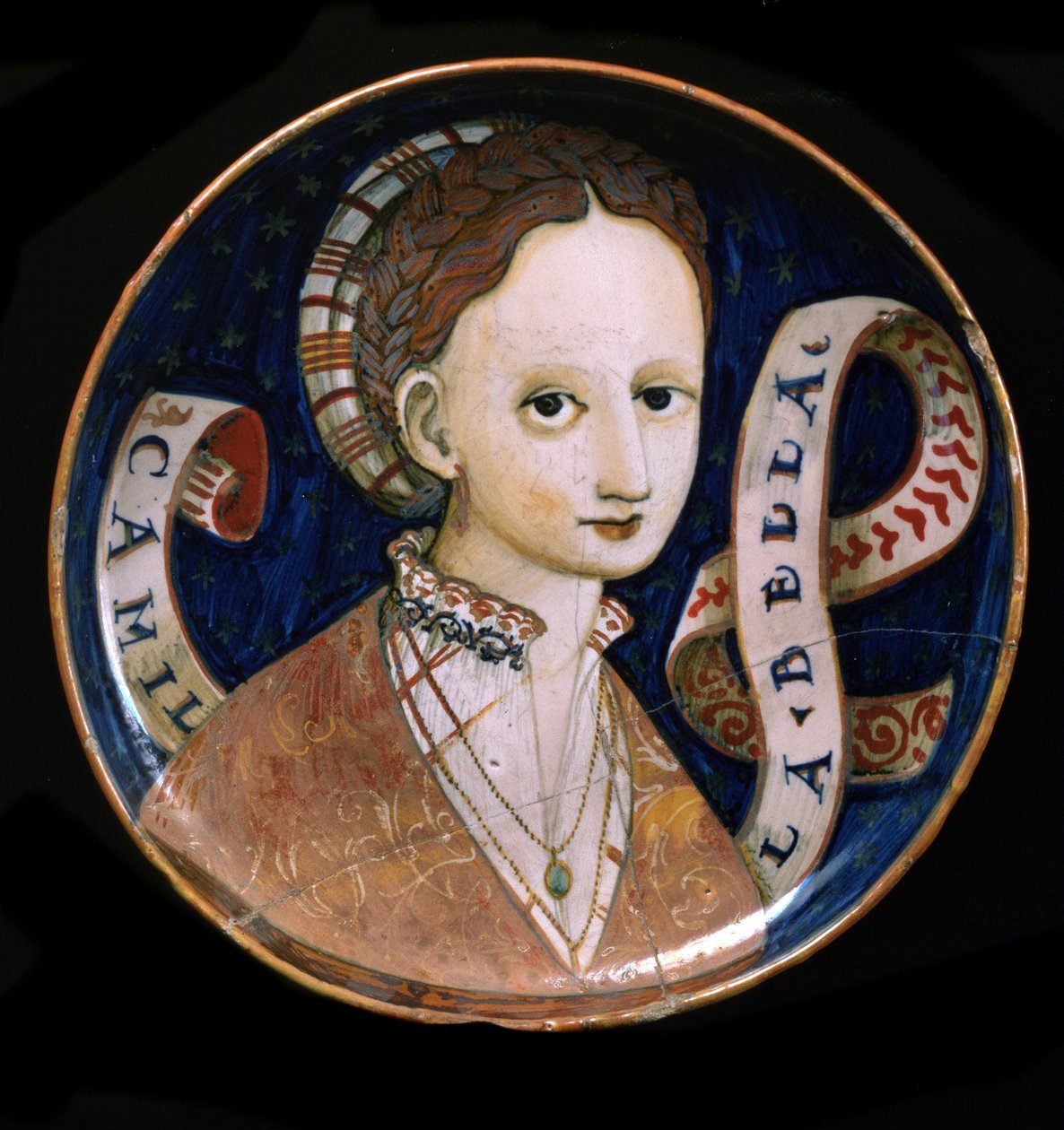 Kopp dekorerad med ett kvinnligt ansikte (Camilla bella). Det är en majolikatallrik som män erbjöd kvinnorna de älskade (coppa amatoria) 1530-1537 Diam. 21 cm Eremitagemuseet Sankt Petersburg av Italian School