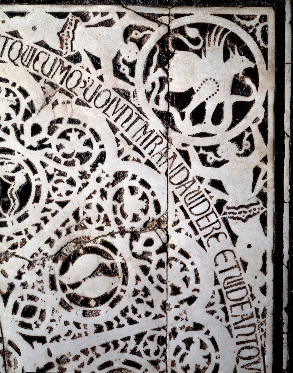 Detalj från det ursprungliga marmorgolvet 1000-1200-talet av Italian School