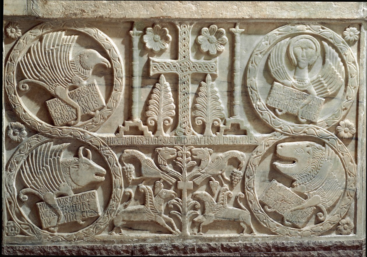 Detalj av stuco med symboler för de fyra evangelisterna (tetramorph): ängeln för Saint Matthew, lejonet för Saint Mark, tjuren för Saint Luke och örnen för Saint John. 730-740 Cividale, Battistero di San Callisto av Italian School