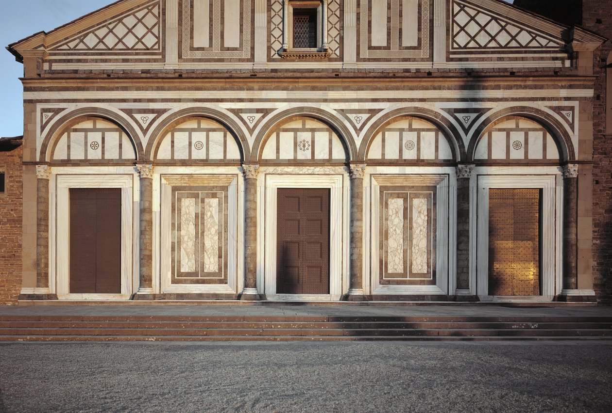 Detalj av kyrkans fasad av Italian School
