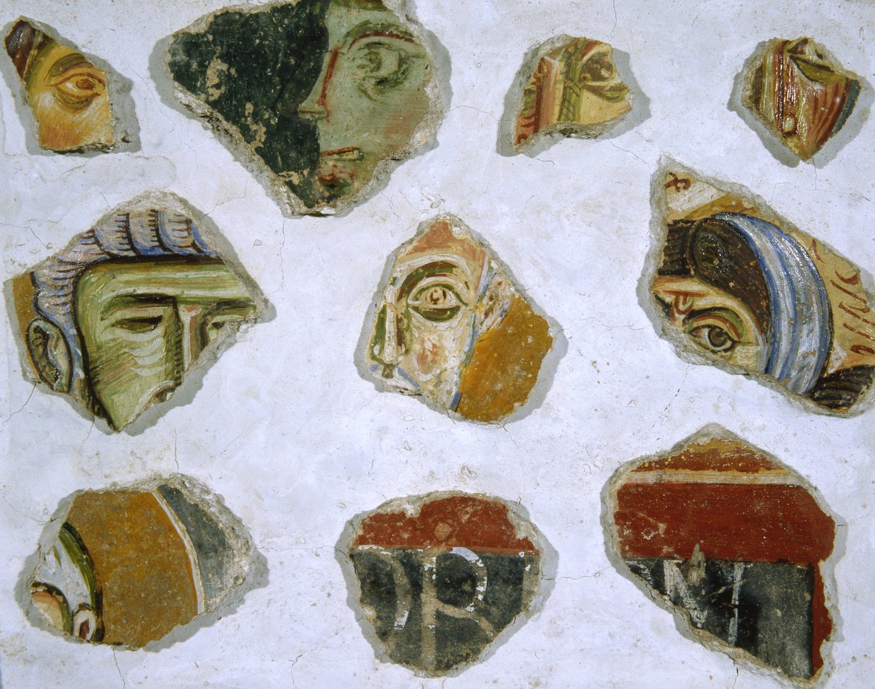 Fragment av en medeltida väggmålning från klostret Monte Cassino (sten, gips och pigment) av Italian School