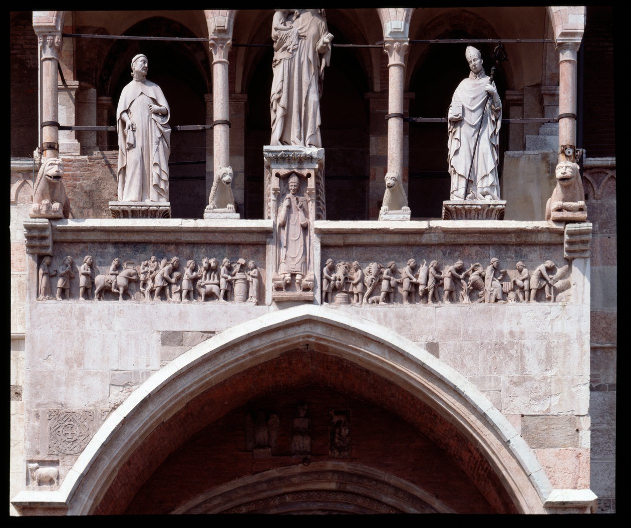 Fris av månaderna för huvudentrén (skulptur av Italian School