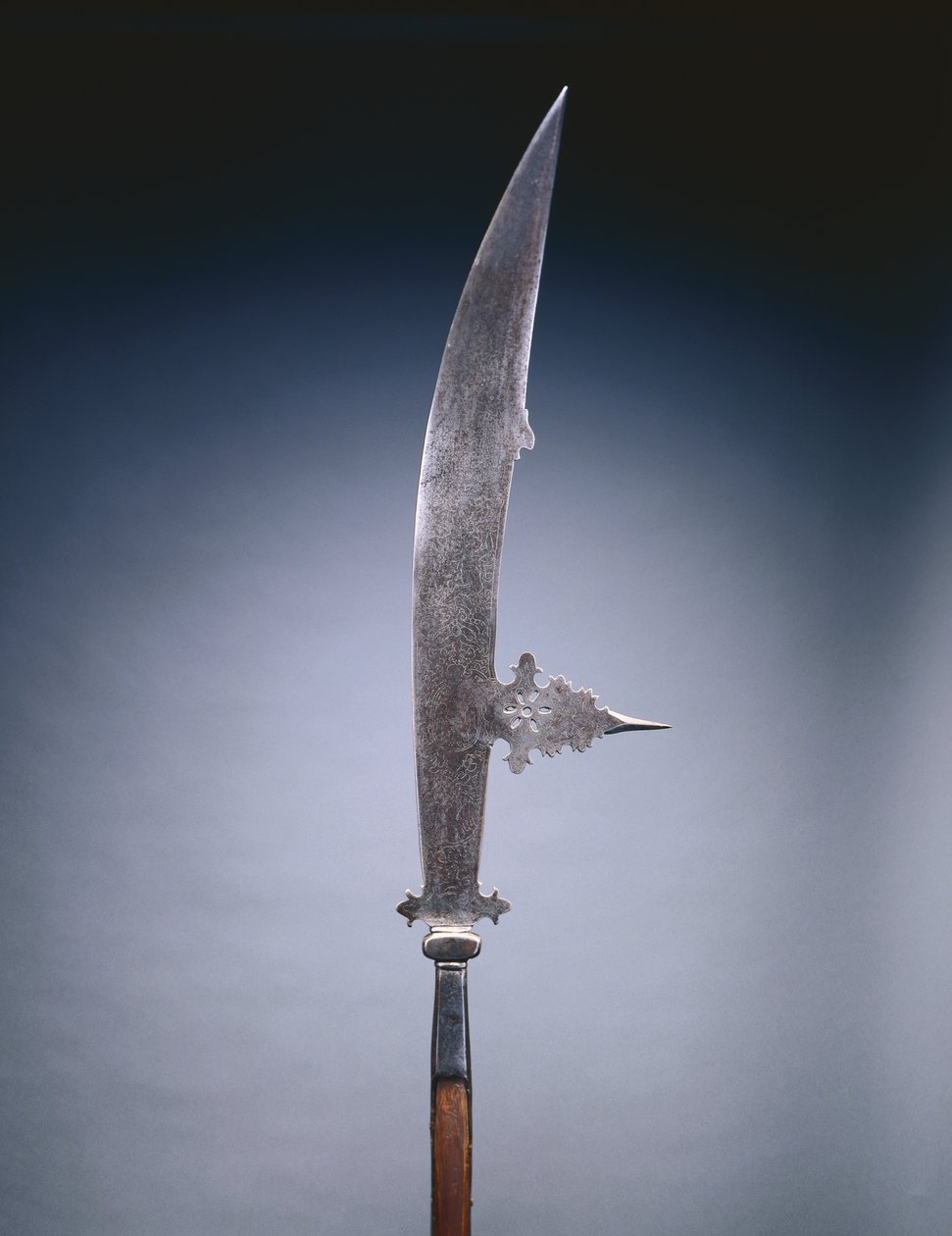 Glaive, Venedig, ca 1600-20 (stål och trä) av Italian School