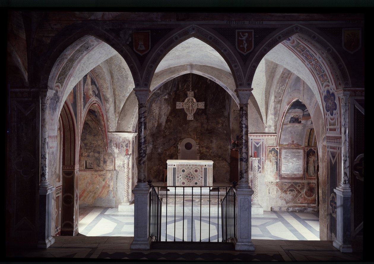 Interiörvy av presbyterium och altare, st benedict grotta (sacro speco) Subiaco av Italian School