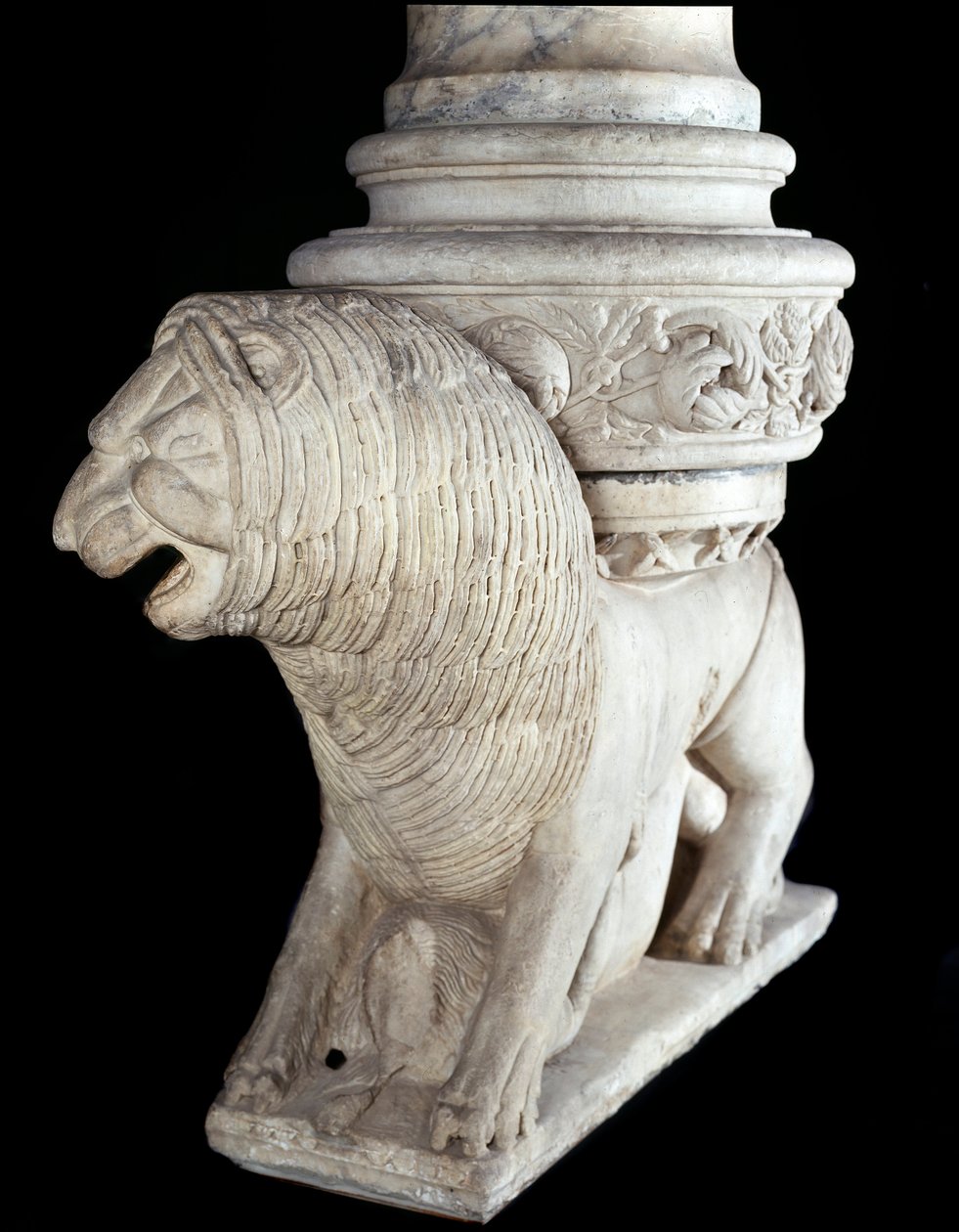 Lejon (Marmorskulptur, sent 1100-tal) av Italian School