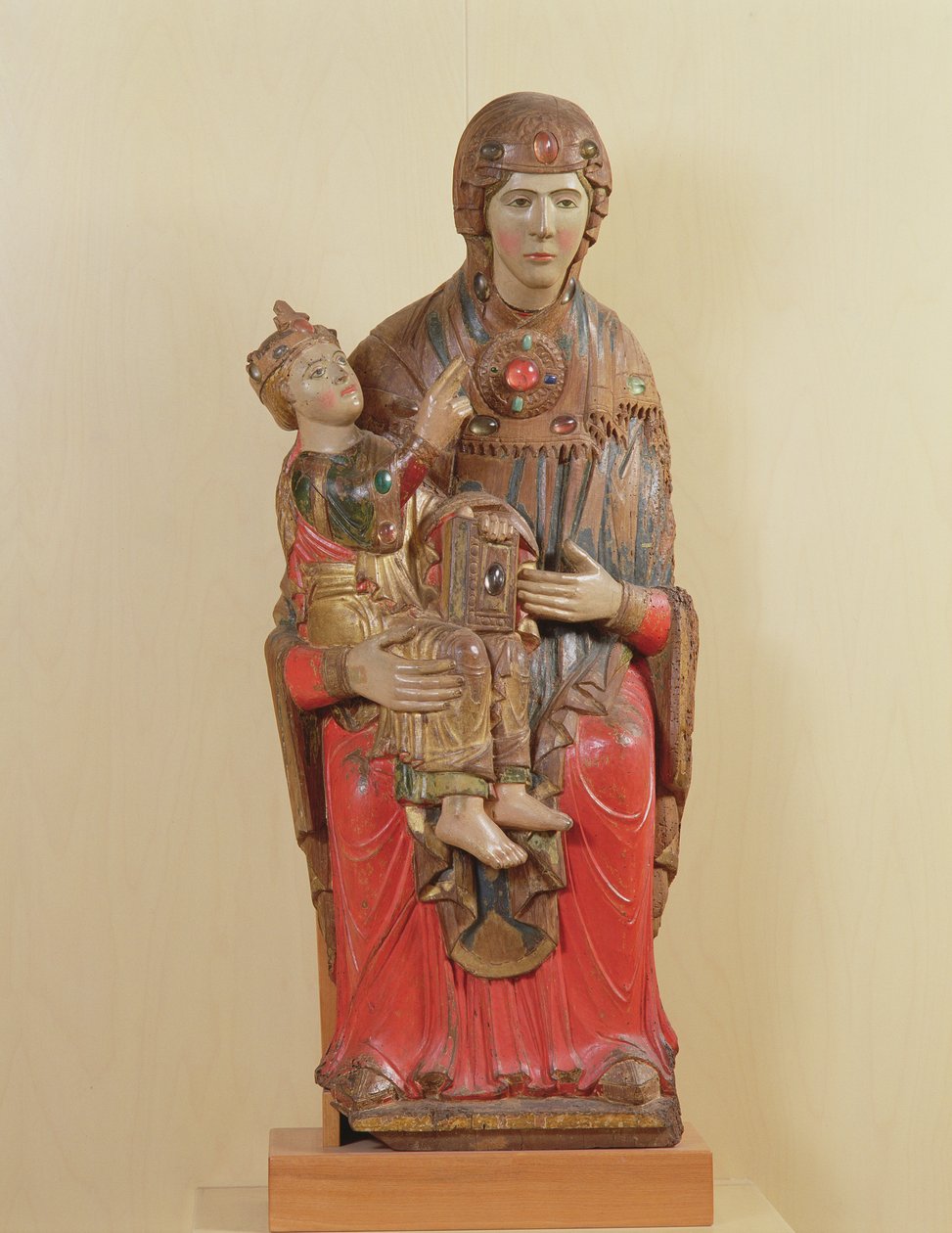 Madonna dAcuto (målat trä, färgat glas och ädelstenar) av Italian School