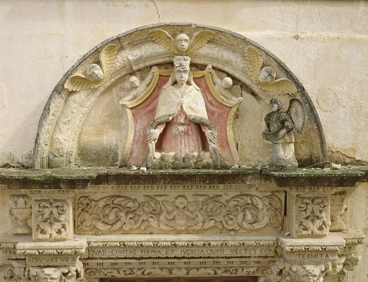 Madonna of the Misericordia, detalj av portallunetten (sten) av Italian School