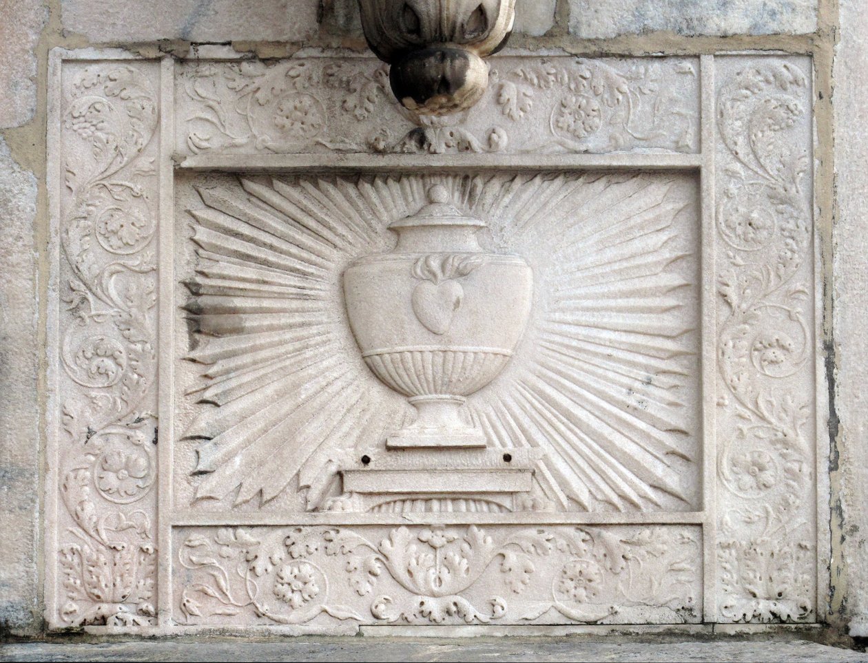 Representation av den heliga gralen i katedralen i Milano (Duomo di Milano) av Italian School