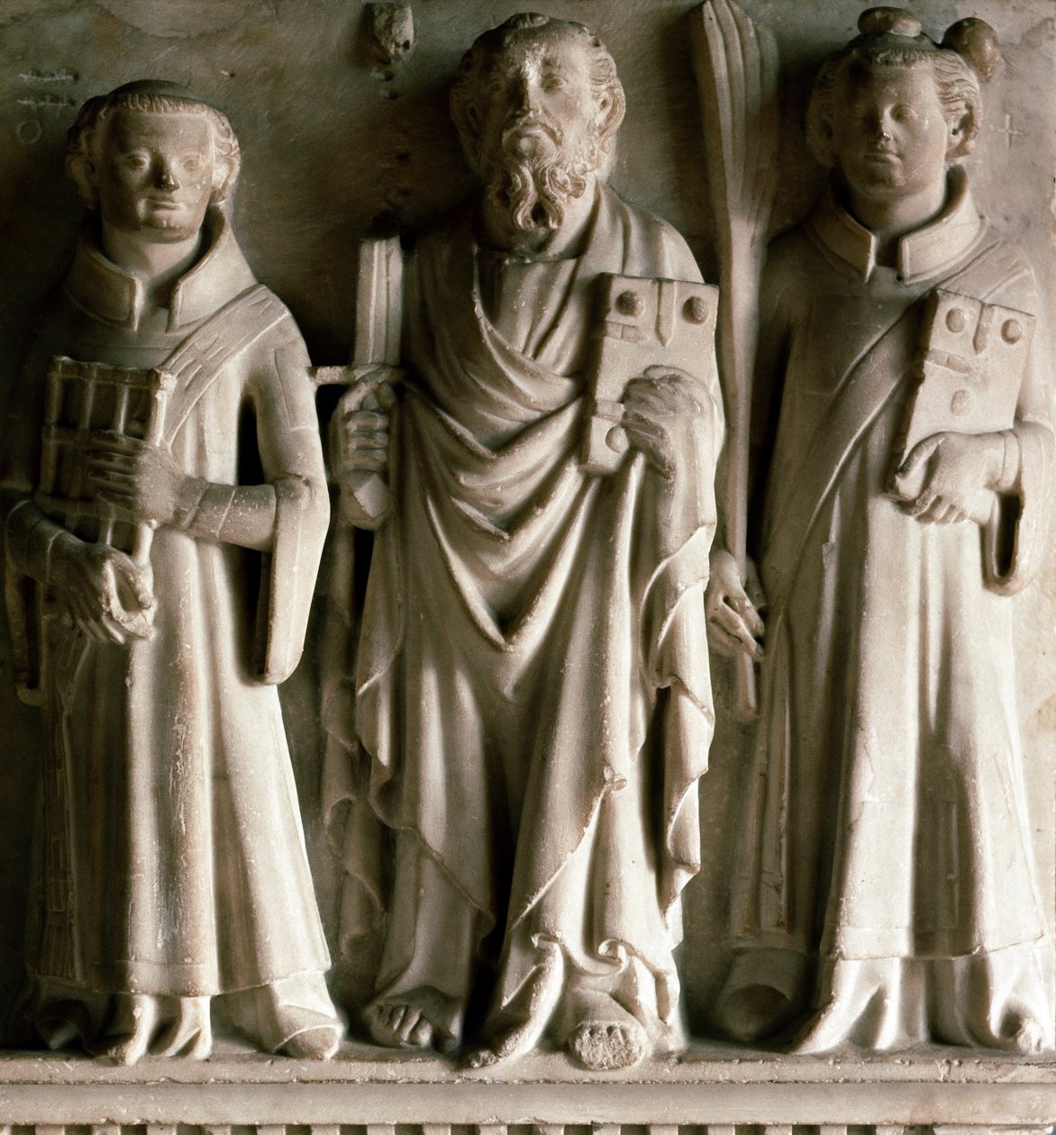 Saint Paul, Saint Laurent och Saint Etienne Bas relief från skolan i Campione. Från Castelseprio i Italien. 1300-talets Milano, museo d