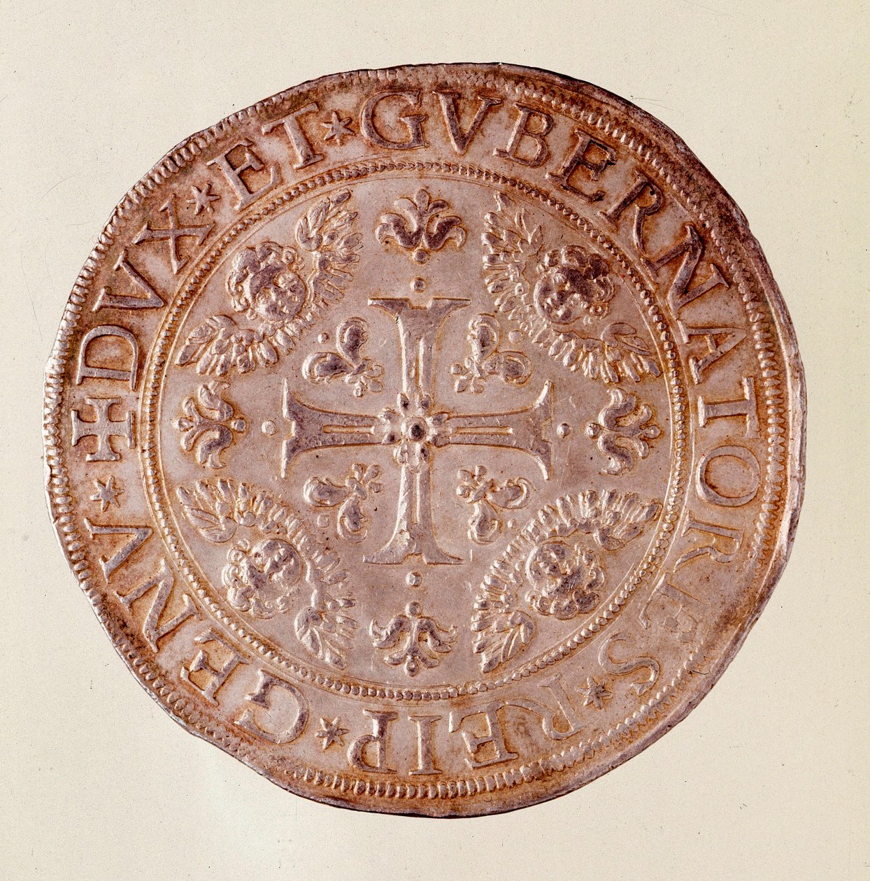 Silvermynt från Genua (Genes) med korset. 1670. Diam. 5,8 cm Neapel, museo archeologico av Italian School