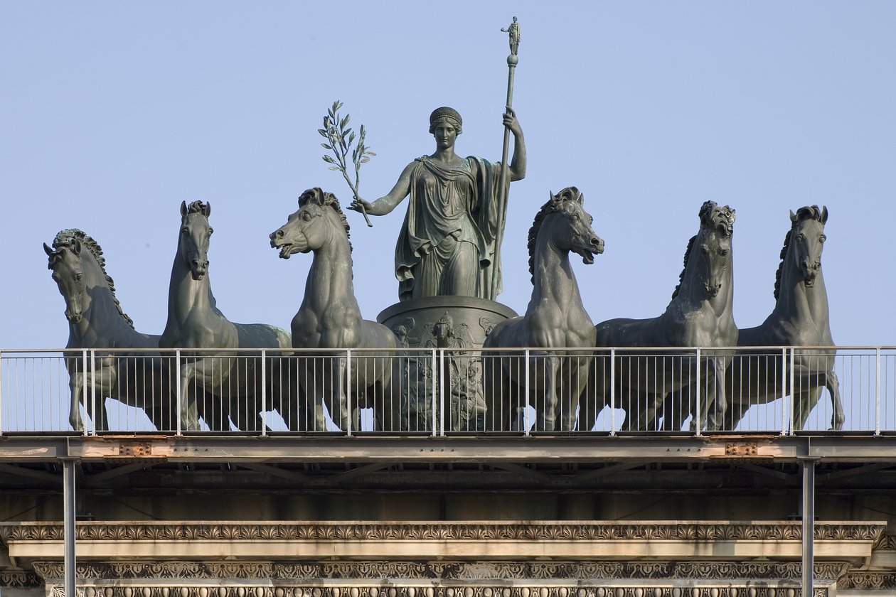 Sex-hästars vagn, detalj av Arch of Peace, Milano, Italien av Italian School