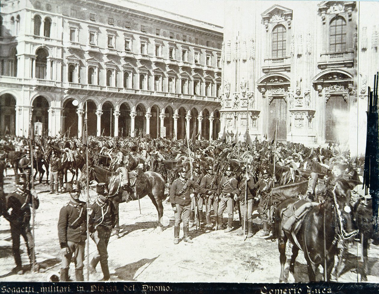 Soldater, under befäl av general Bava Beccaris, framför katedralen, under upploppen i Milano, 6-9 maj 1898 av Italian School