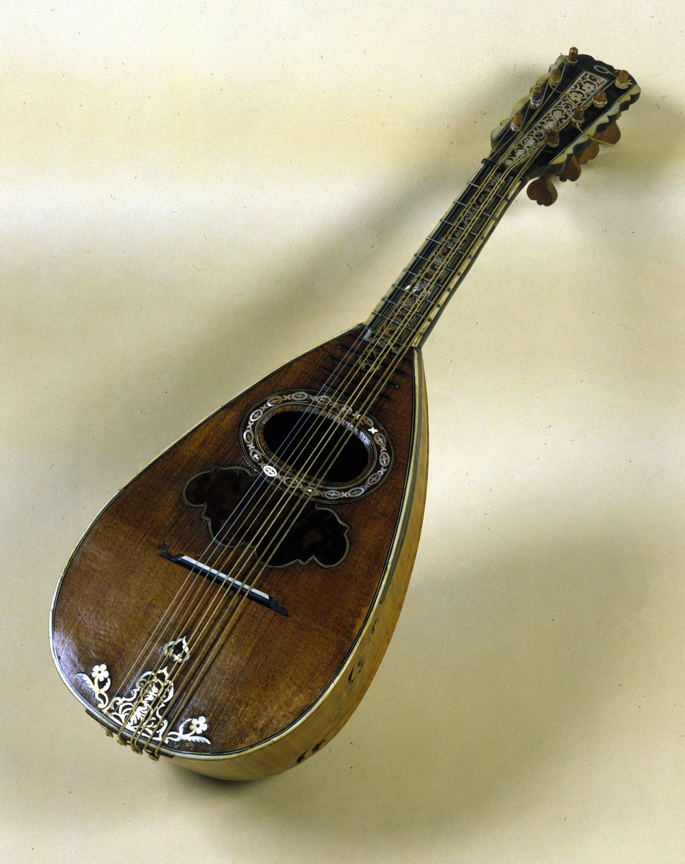 Stilleben av napolitansk mandolin uppfann av Giuseppe Filano. Neapel 1784 av Italian School