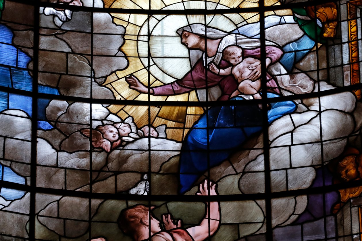 Jungfru Marias antagande till himlen. Fönster i målat glas. Genuas katedral, San Lorenzo katedral. Genua. Italien. av Italian School