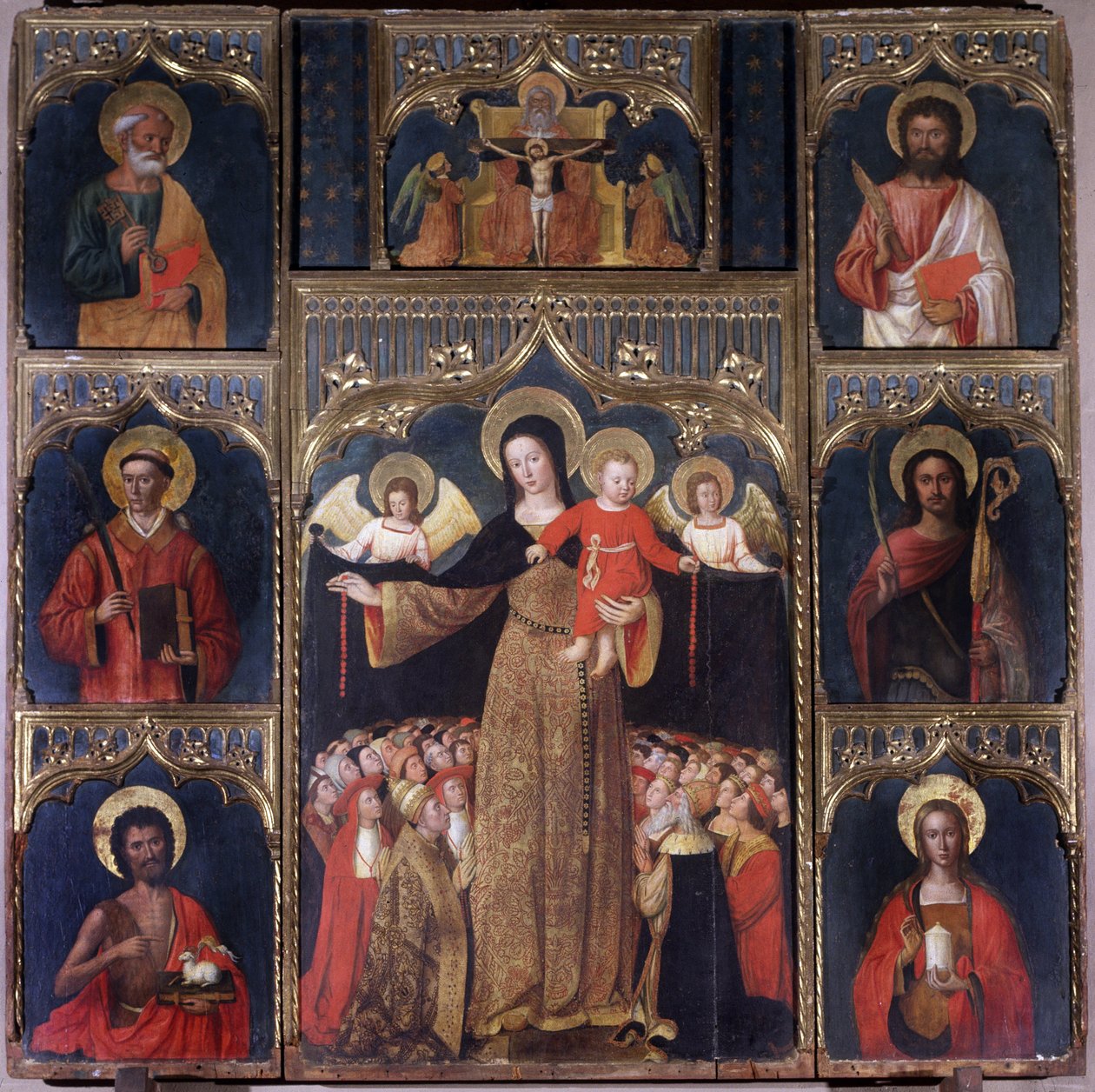 Jungfrun med Kristusbarnet: Vår Frus altartavla (Vår Fru) av Rosenkransen. Sex helgon omger Jungfrun: Sankt Peter, Sankt Johannes Döparen som håller i Guds lamm, Sankt Barthelemy, Sankt Stefan, Sankt Julian, Sankta Maria Madeleine. Ovan, crucen av Italian School