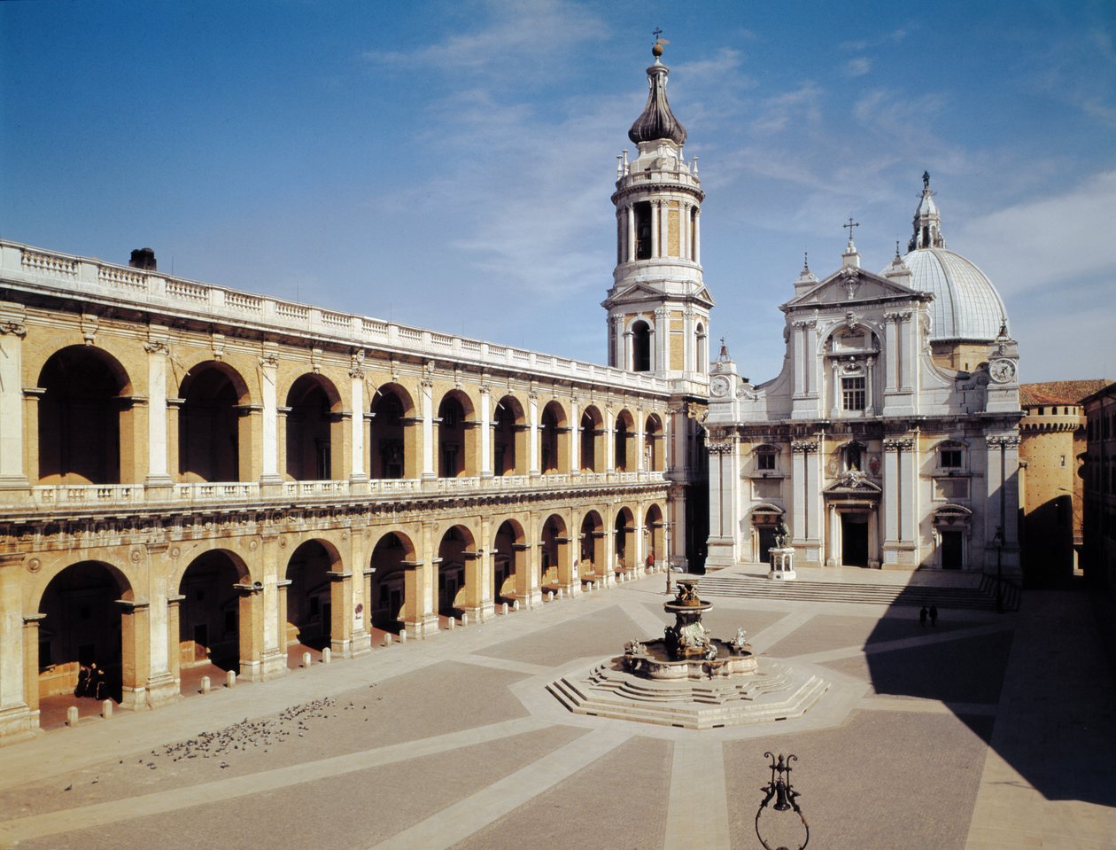 Utsikt över fasaden, byggd 1570-87 av Italian School
