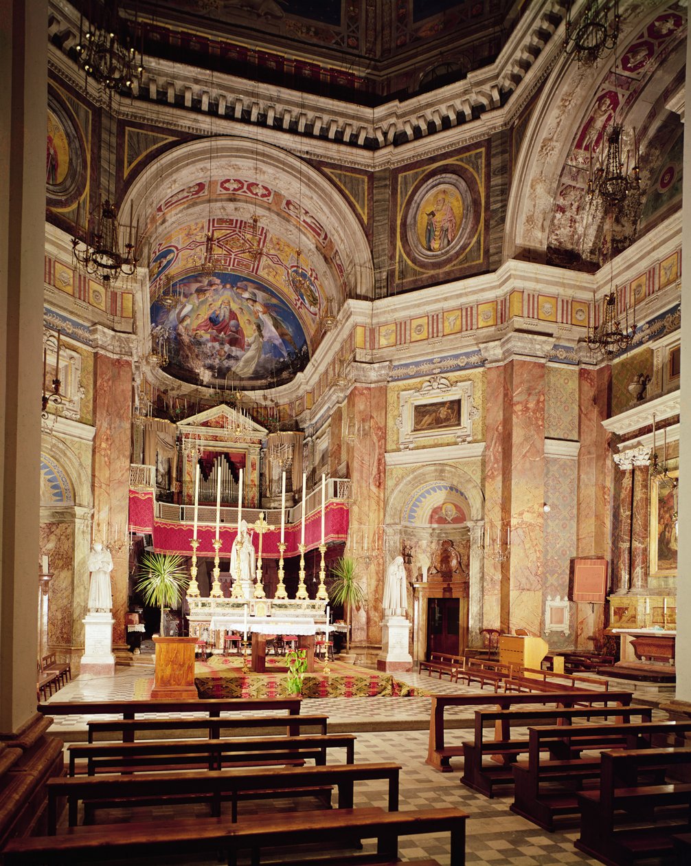 Interiörvy av koret, c.1140-1228 av Italian School Italian School