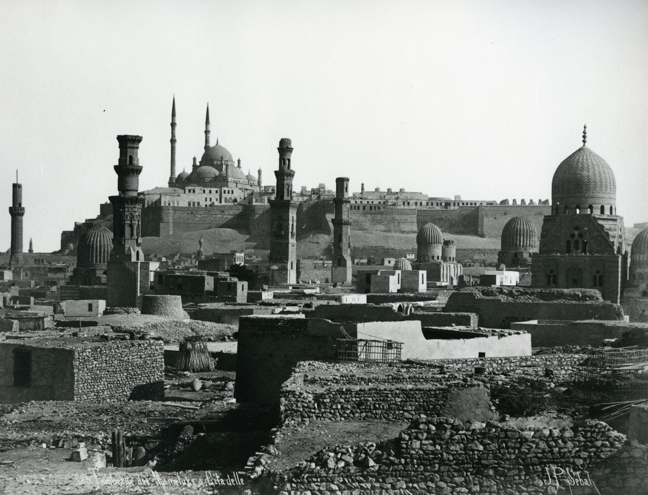 Kalifernas citadell och gravar, Kairo, ca 1880 av J. Pascal Sebah