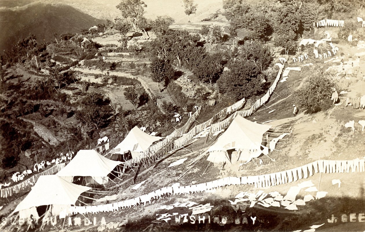Subathu India Washing Bay, ca 1900-1930 (sepiafoto) av J. Gee