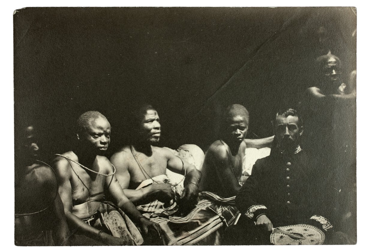 Kapten Gallwey och Edo-hövdingar, Benin, Nigeria, 1892 (silvertryck av gelatin) av J. H. Swainson