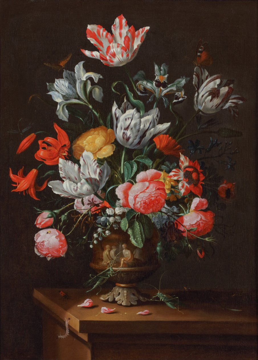 Tulpaner och andra blommor i en barockvas i målat stengods på en träkant av Jacob Marrel