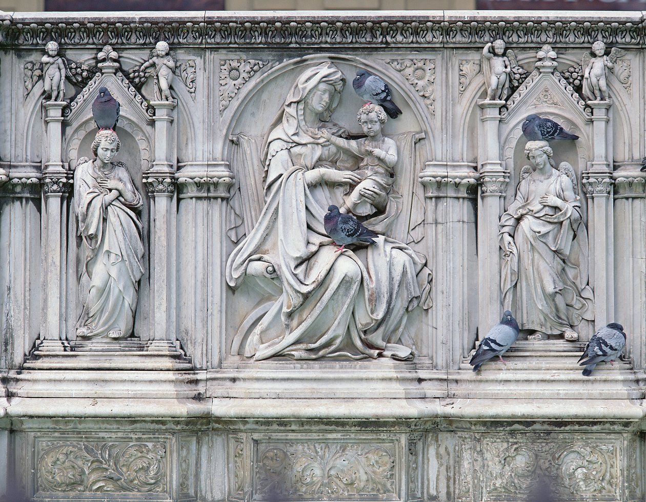 Jungfru och barn med heliga, mellansektionen av Fonte Gaia, Siena, 1414-19 (marmor) av Jacopo della Quercia