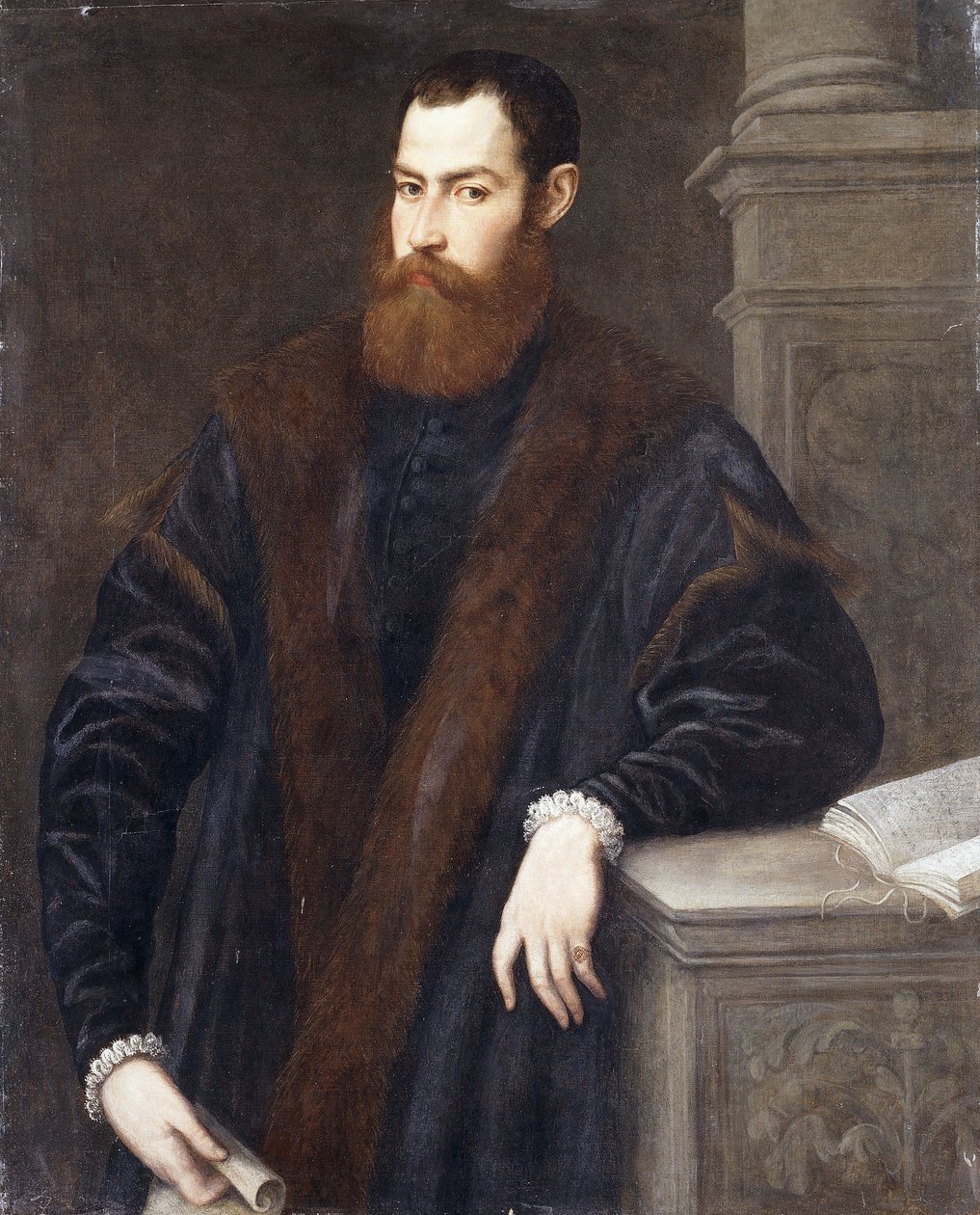 Porträtt av en gentleman, tre fjärdedels längd, i en pälsklippt kappa, med ett dokument och lutad mot en piedestal, av Jacopo Robusti Tintoretto