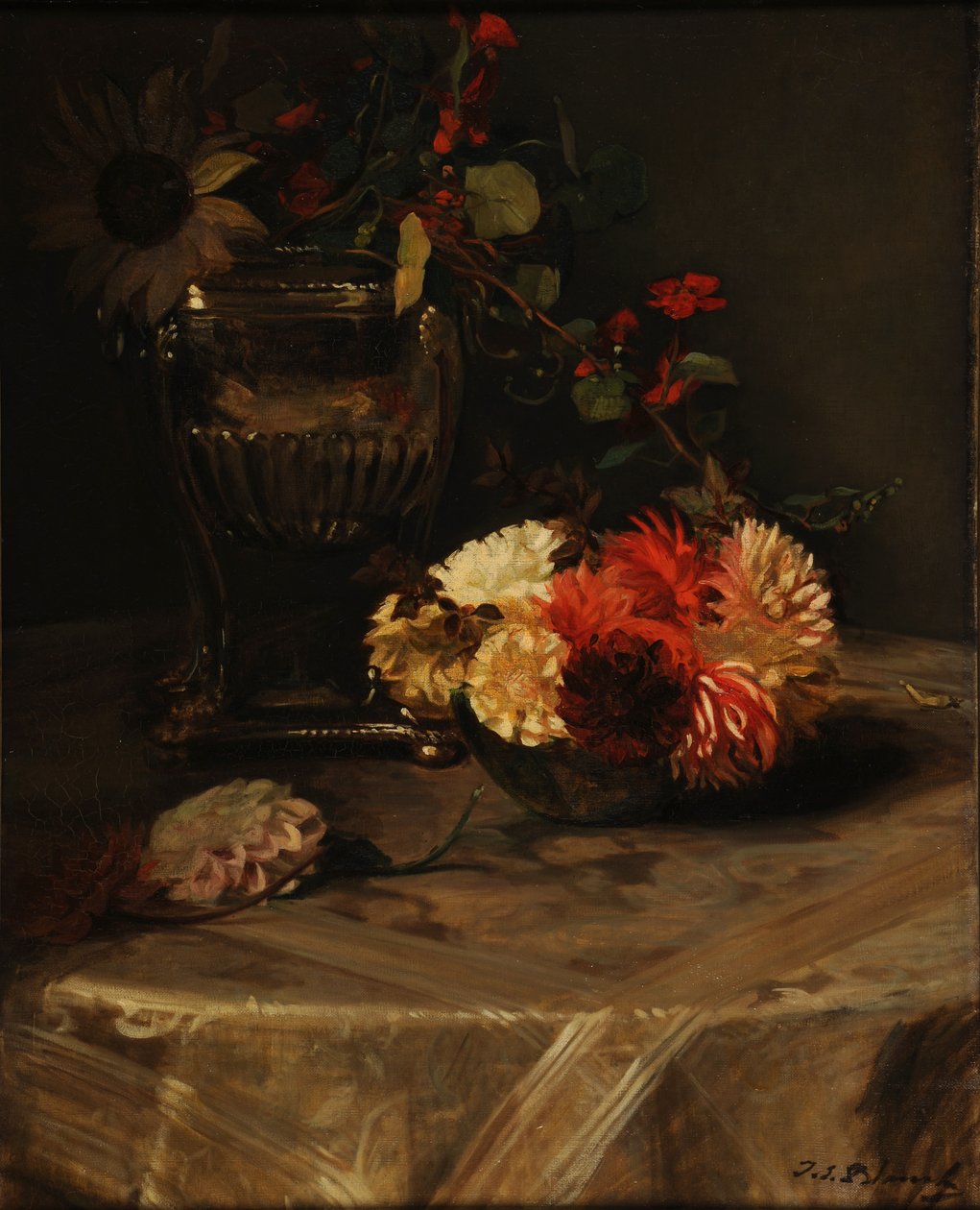 Dahlior och krasse med en silverurna av Jacques Emile Blanche