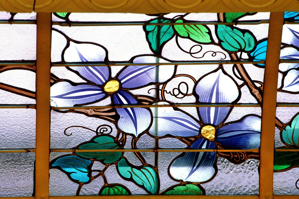 Nancy (avdelning 54), Art Nouveau, "" La verriere aux Clematites"" (1901) - detalj, Målat glas av Jacques Gruber (1870-1936), på Credit Lyonnais, rue St Georges av Jacques Gruber